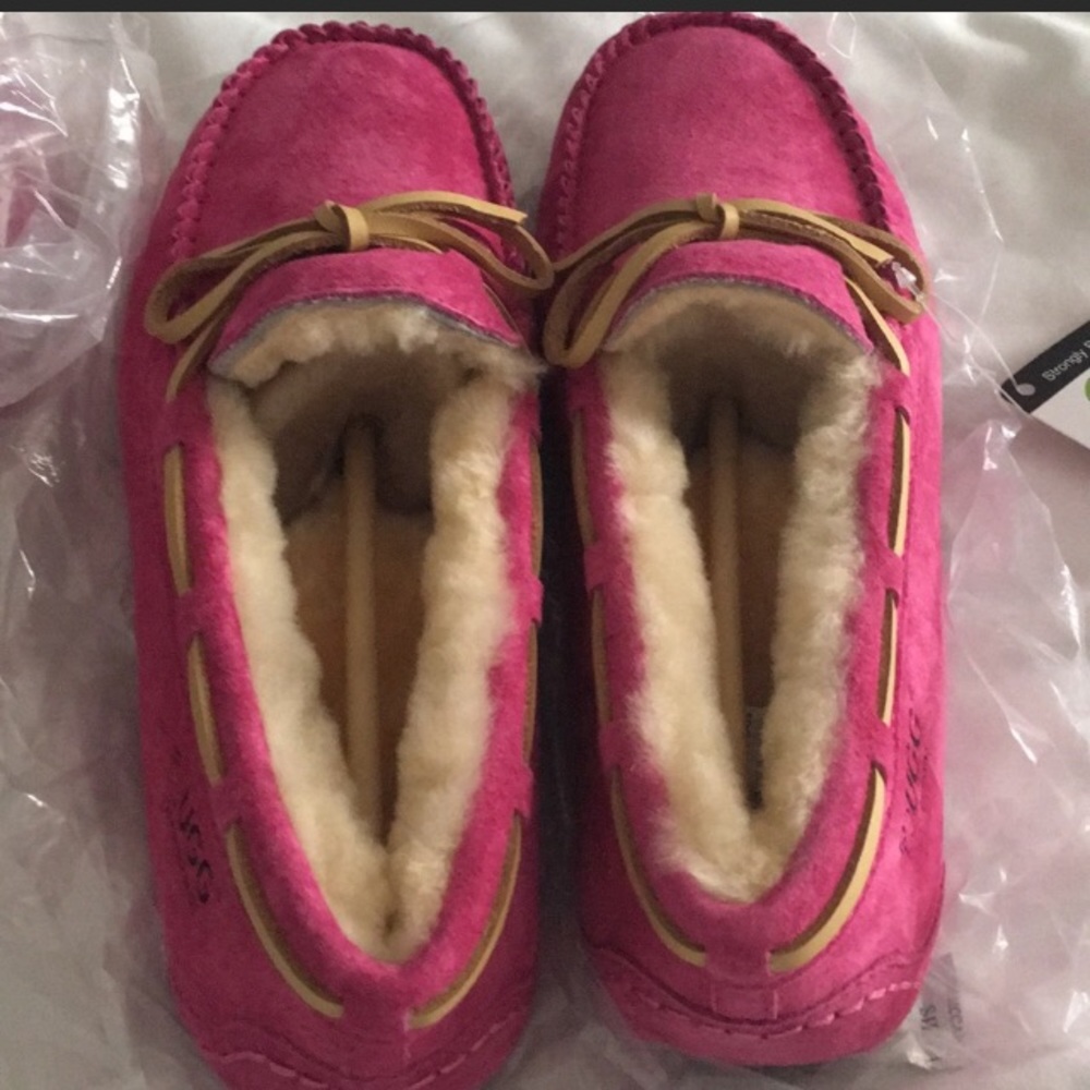 UGG shoes 💯 % authentic brandnew